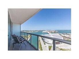 888 Biscayne Blvd, Unit 3205 in Miami, FL - Building Photo