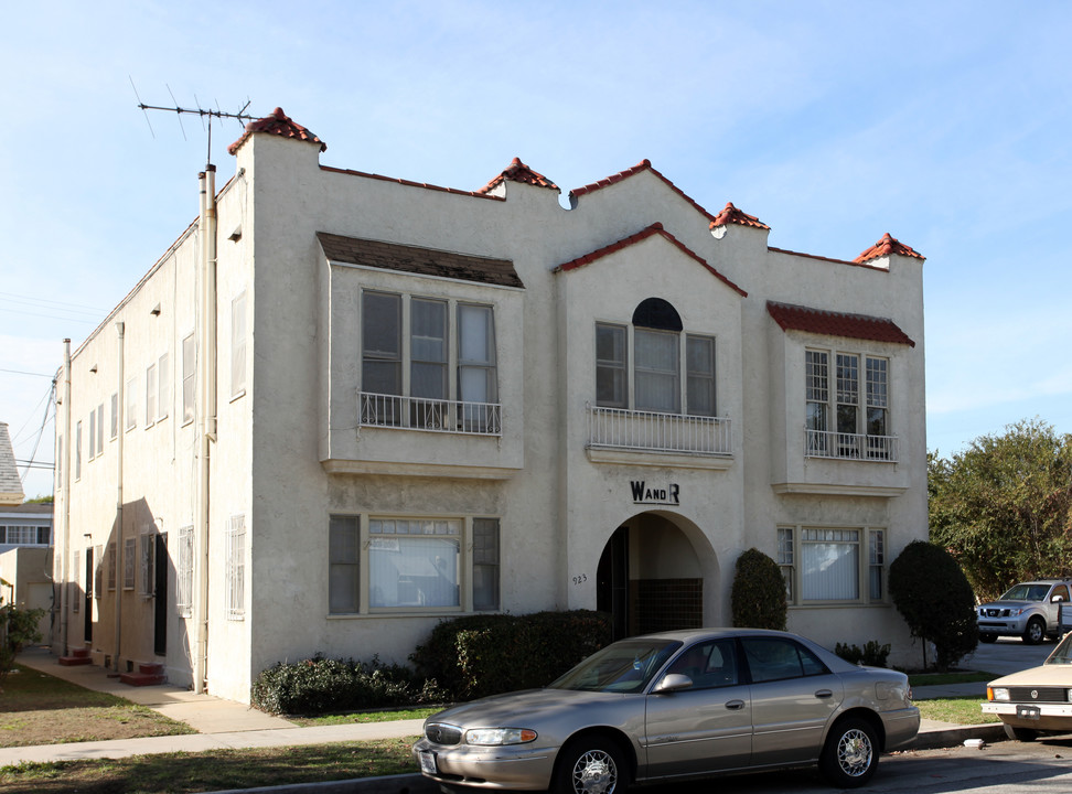 923 Obispo Ave in Long Beach, CA - Building Photo