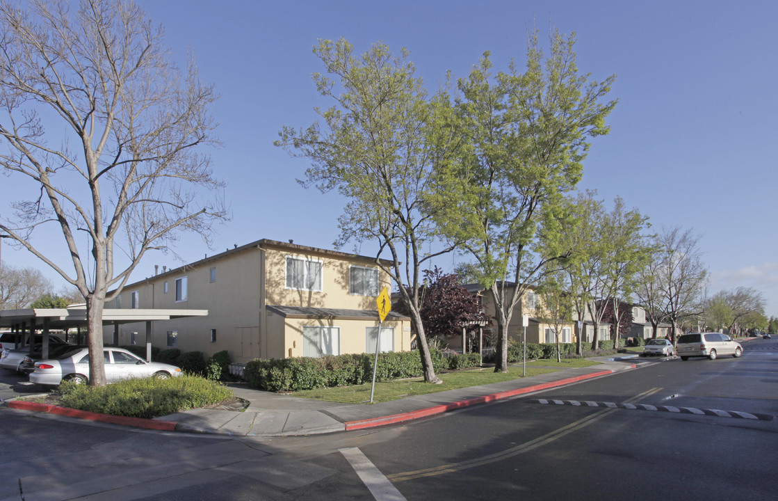 1317-1385 Willow Rd in Menlo Park, CA - Building Photo