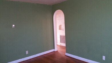 130 Leavenworth St in Petersburg, VA - Foto de edificio - Building Photo