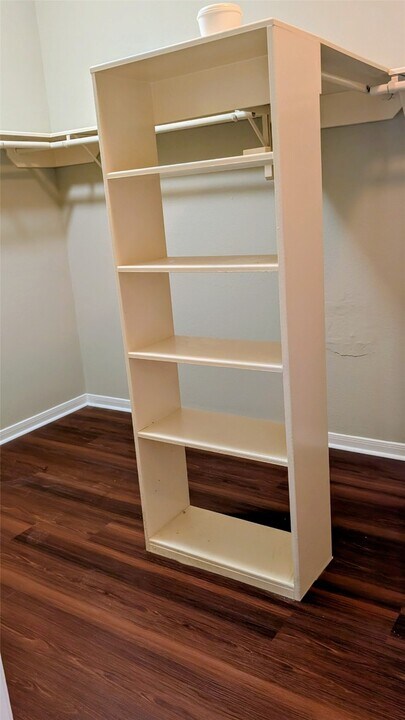 8510 Brighton Lake Ln in Houston, TX - Building Photo