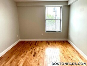 26 Portland St in Worcester, MA - Foto de edificio - Building Photo