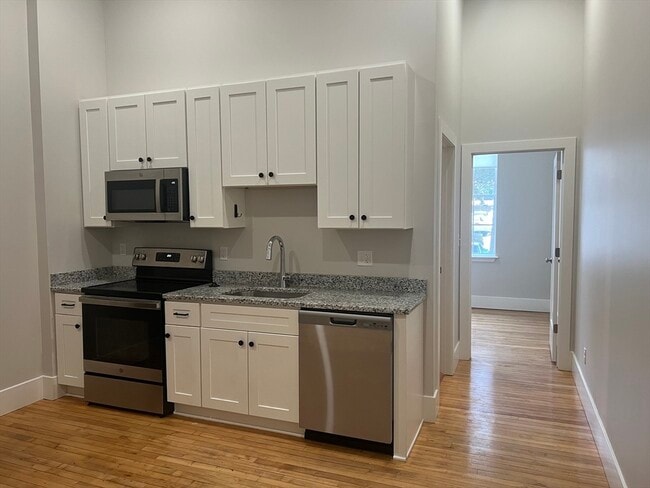 34 St Joseph St in Fall River, MA - Building Photo - Building Photo