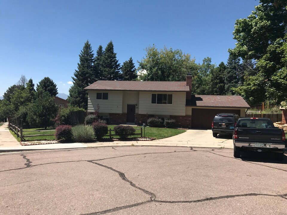 5280 Flintridge Dr in Colorado Springs, CO - Building Photo