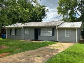 1632 Collier Dr in Birmingham, AL - Building Photo