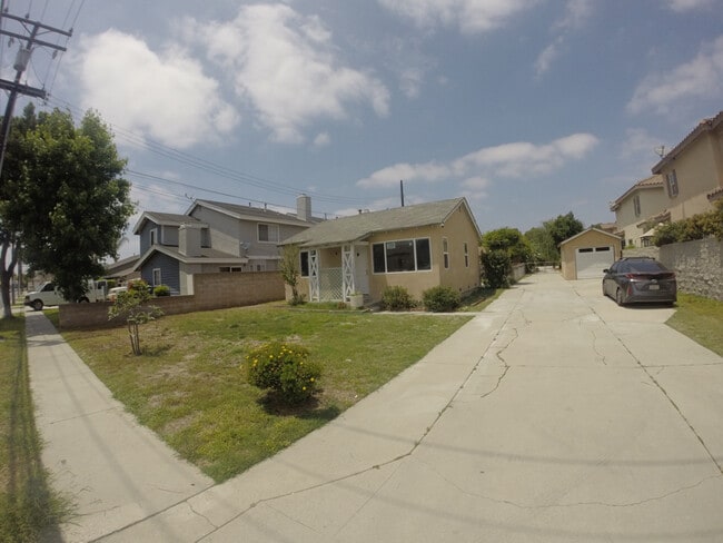 9453 Cedar St in Bellflower, CA - Building Photo - Building Photo