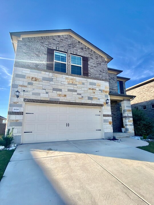 2020 Hat Bender Lp in Round Rock, TX - Building Photo