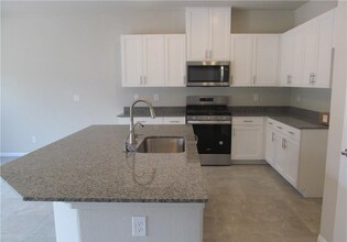 8324 S Miller Ln in Las Vegas, NV - Foto de edificio - Building Photo