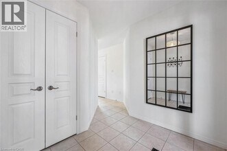 255 Summerfield Dr in Guelph, ON - Building Photo - Building Photo