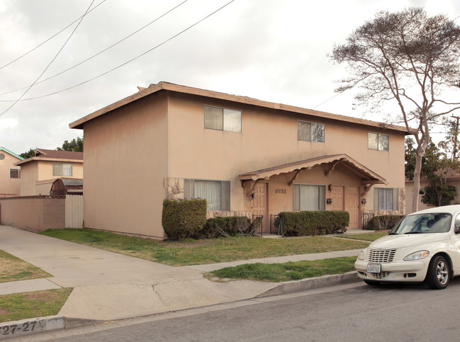 9733-9737 Walnut St in Bellflower, CA - Building Photo - Building Photo