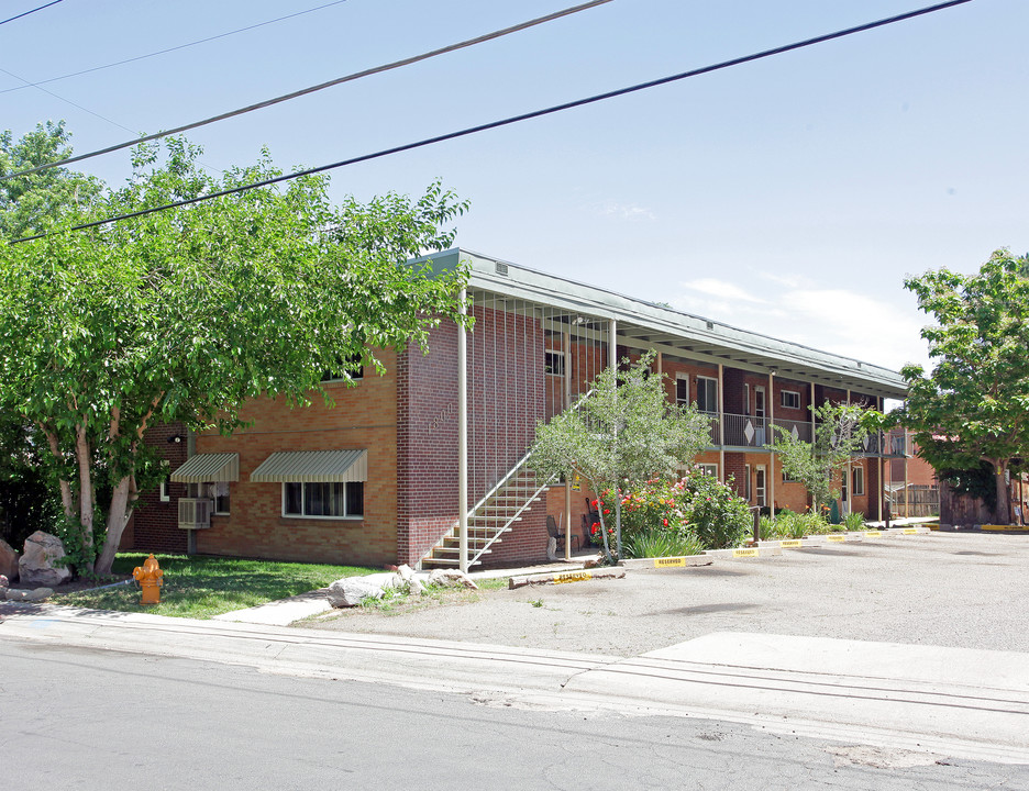 1800 S Grove St in Denver, CO - Building Photo