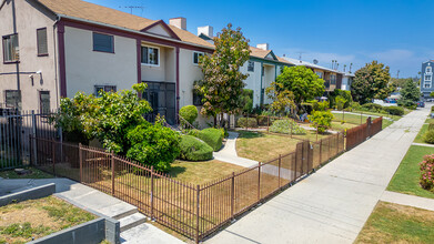 Lafayette Gardens in Los Angeles, CA - Building Photo - Building Photo