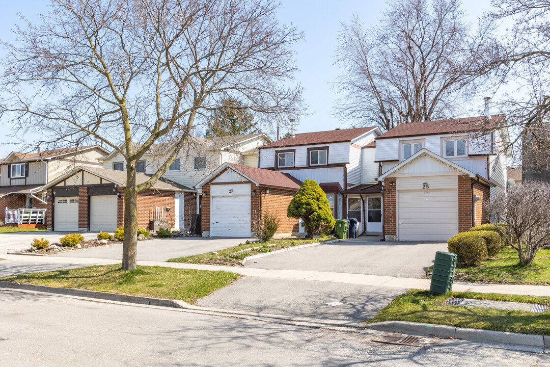 41 Sadlee Cove Cres in Toronto, ON - Building Photo