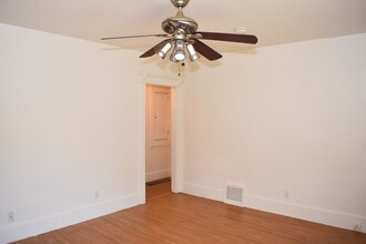 7986 Normal Ave in La Mesa, CA - Foto de edificio - Building Photo
