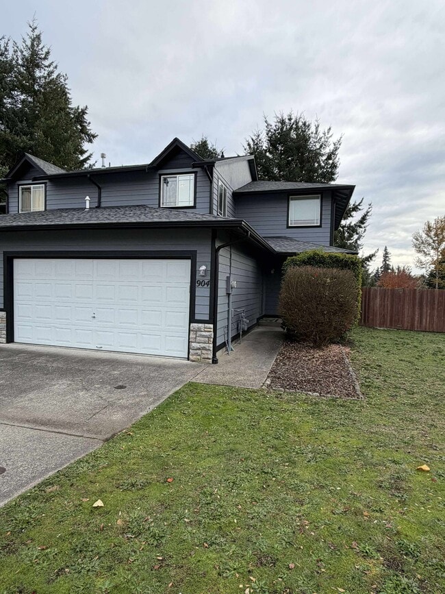 property at 904 Avalon Ct SE