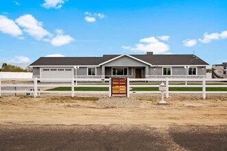 10150 E Ave Q12 in Littlerock, CA - Foto de edificio - Building Photo