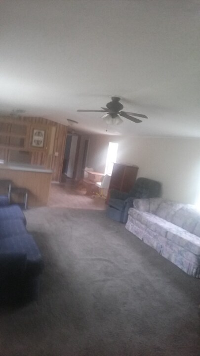 14876 Washington Rd in West Burlington, IA - Building Photo