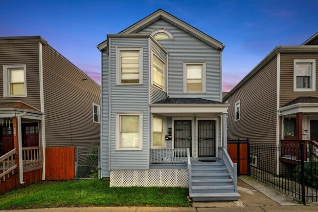 3521 W Diversey Ave in Chicago, IL - Building Photo - Building Photo