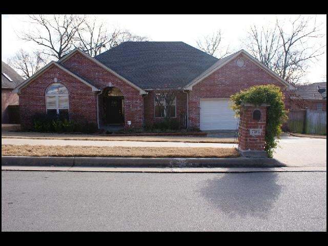 property at 7385 W Ridge Cir