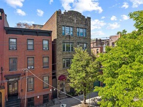 247 Montgomery St in Jersey City, NJ - Building Photo - Building Photo