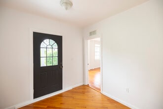 23 Livingston St in Rhinebeck, NY - Building Photo - Building Photo