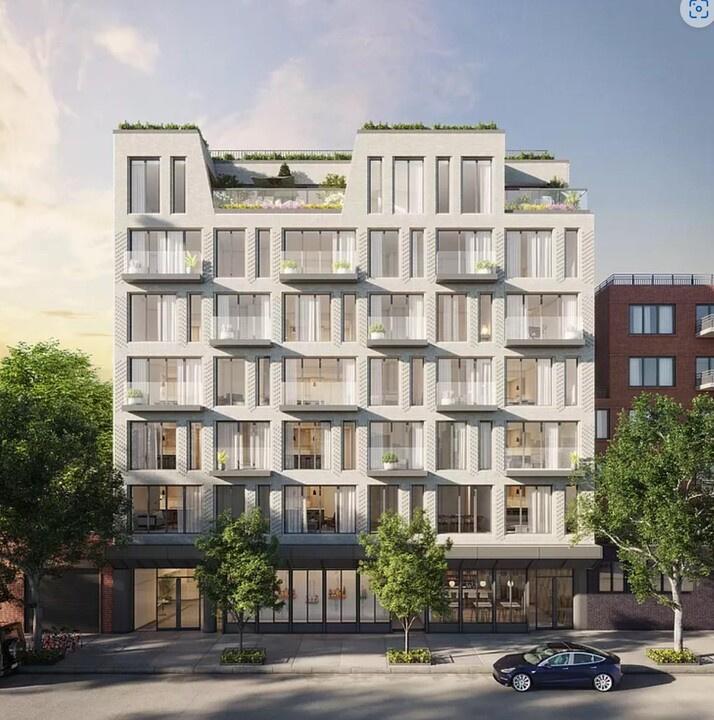 30-5 Vernon Blvd in Queens, NY - Building Photo