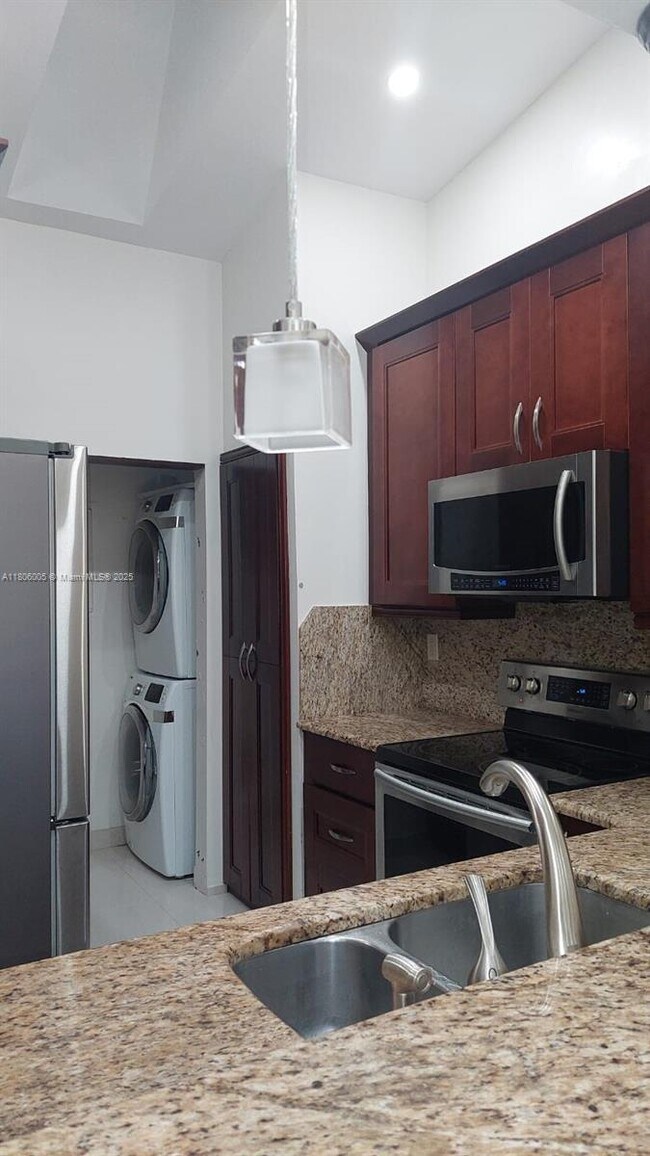 984 SW 113th Ter in Pembroke Pines, FL - Building Photo - Building Photo