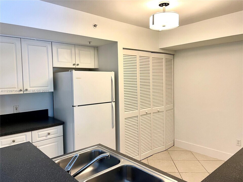 150 NW 96th Ave, Unit 207 in Pembroke Pines, FL - Building Photo