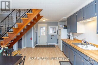 211 Harriet St in Arnprior, ON - Building Photo - Building Photo