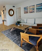 3250 10th St N in Naples, FL - Building Photo