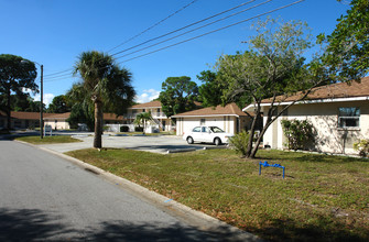 Jefferson Manor in St. Petersburg, FL - Building Photo - Building Photo