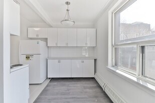 Davick Court in Toronto, ON - Building Photo