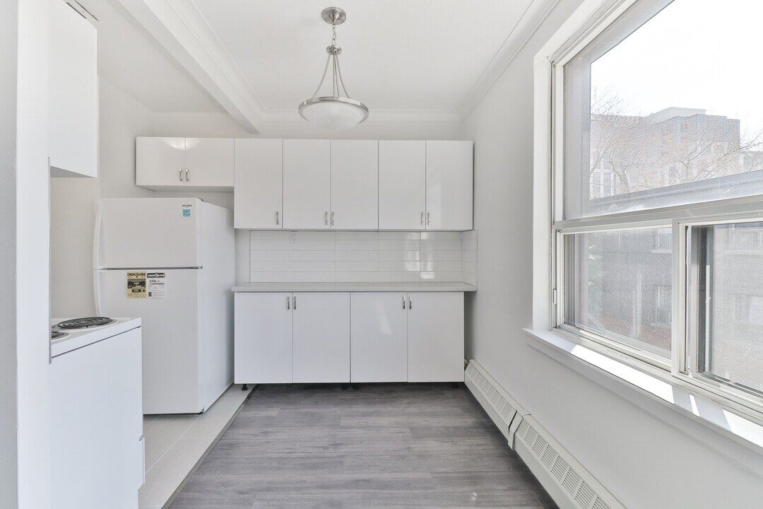 Davick Court in Toronto, ON - Building Photo