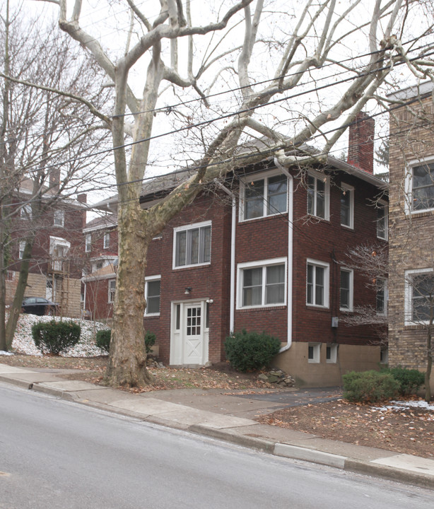 11 N Meadowcroft Ave in Pittsburgh, PA - Foto de edificio