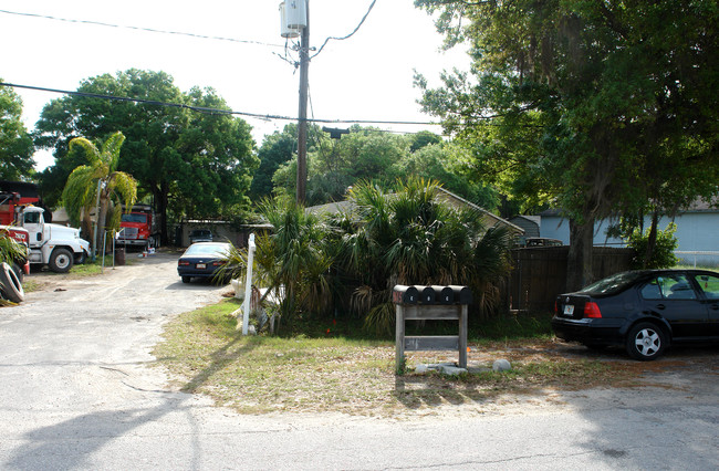 4615 Hesperides in Tampa, FL - Foto de edificio - Building Photo