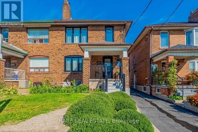 1993 Dufferin St in Toronto, ON - Building Photo - Building Photo