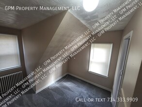 2557 4th St in Trenton, MI - Building Photo - Building Photo