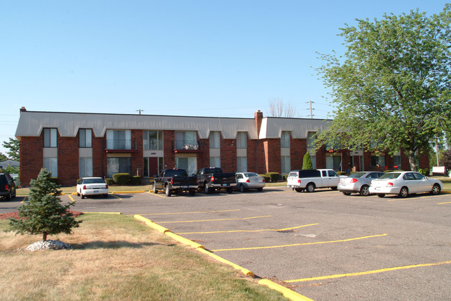 Heritage Square Apartments in Woodhaven, MI - Building Photo - Building Photo