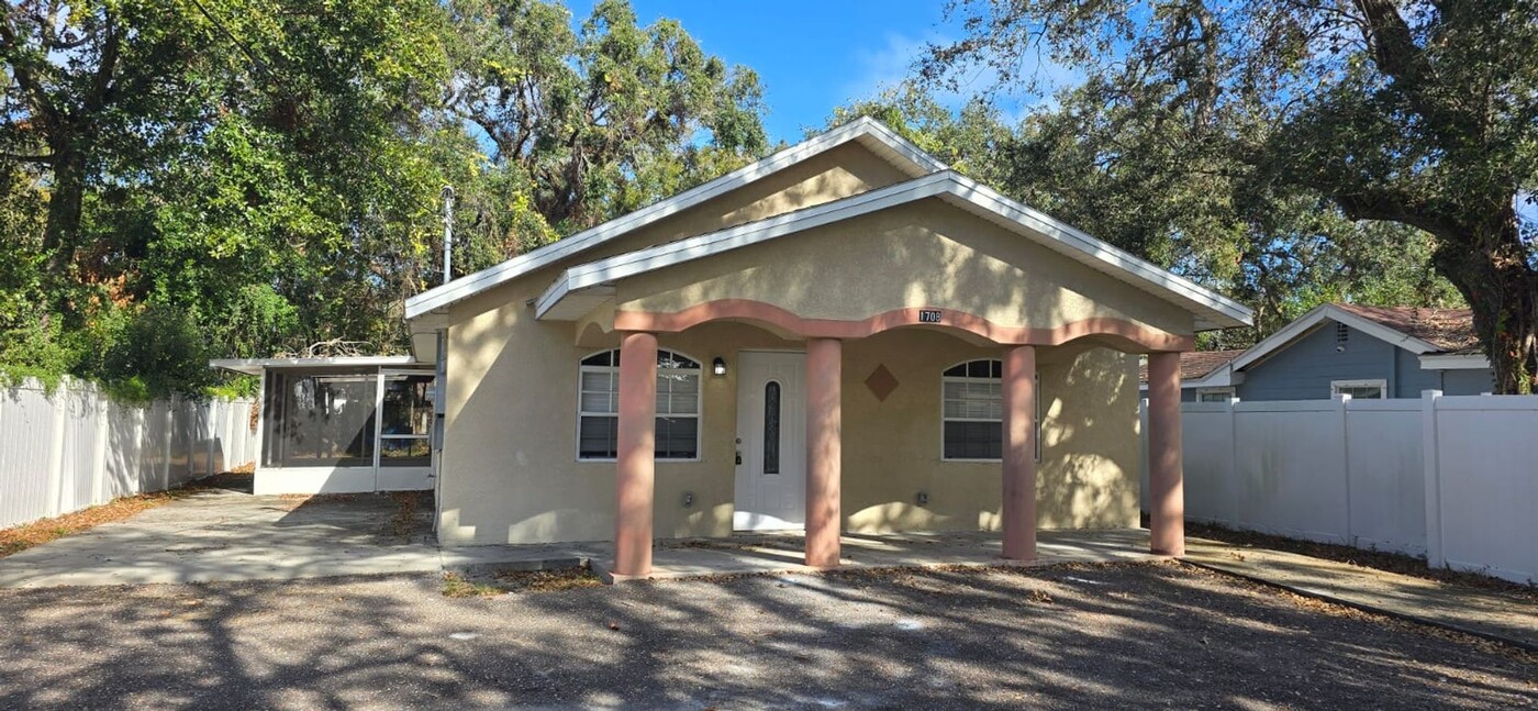 1708 E Genesee St in Tampa, FL - Building Photo