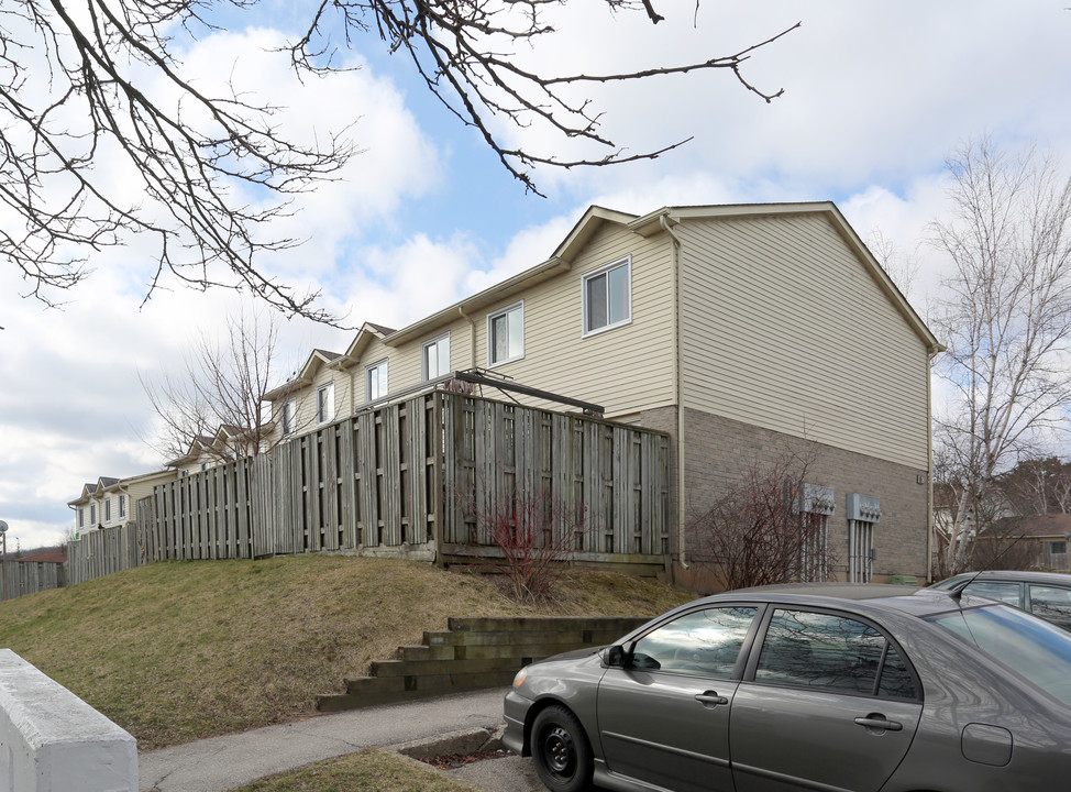 1-8 Osborne St in Cambridge, ON - Building Photo