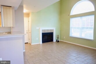 913 Hillside Lake Terrace in Gaithersburg, MD - Building Photo - Building Photo