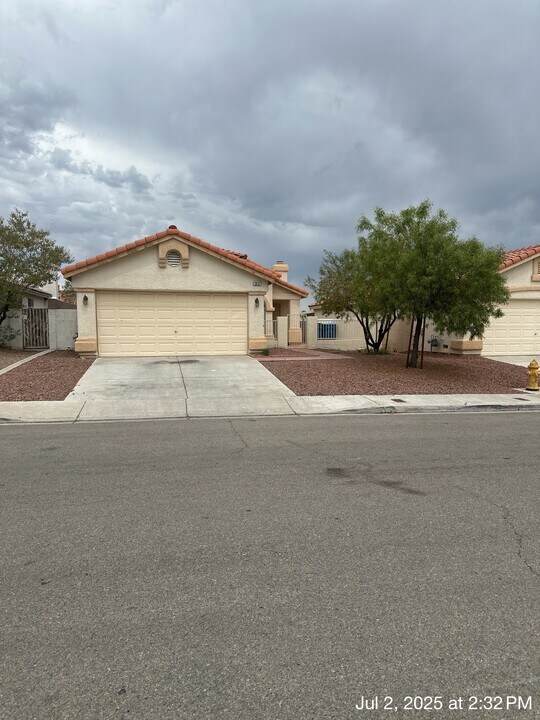 3832 Lilac Haze St in Las Vegas, NV - Building Photo