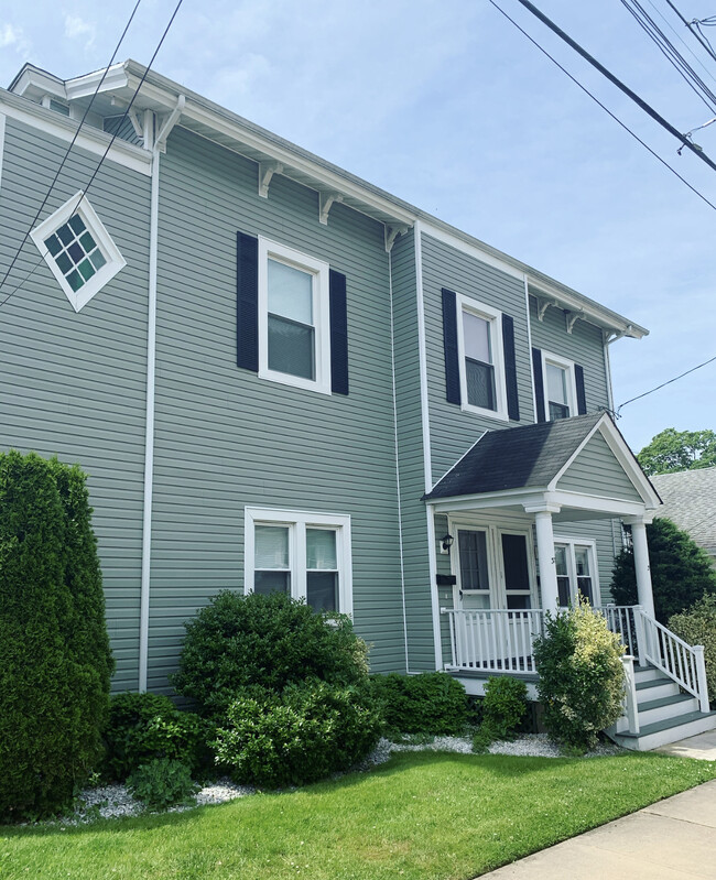 37 Waverly Pl in Red Bank, NJ - Foto de edificio - Building Photo