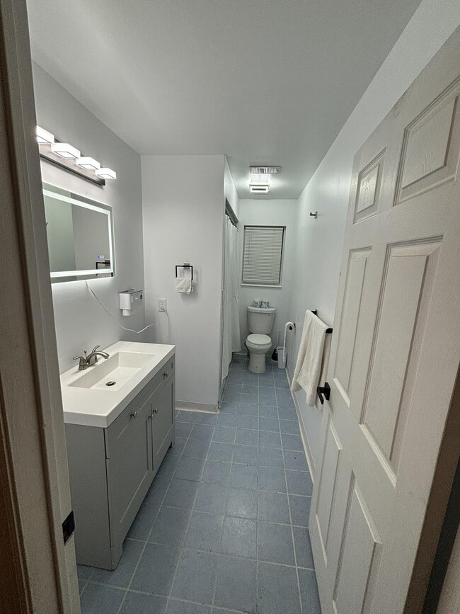 29 Manufacturers Pl, Unit 2 in Newark, NJ - Building Photo - Building Photo