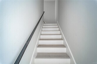 6926 Morella Ave in Los Angeles, CA - Building Photo - Building Photo