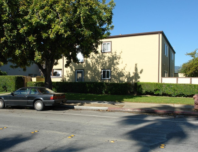 10243 Beardon Dr in Cupertino, CA - Foto de edificio - Building Photo