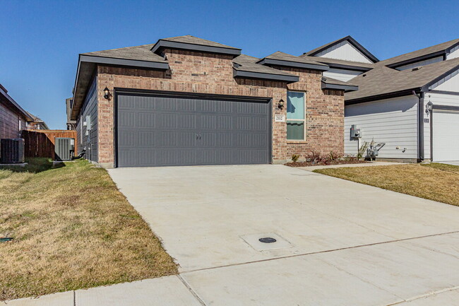 2112 River Pne Rd in Heartland, TX - Building Photo - Building Photo