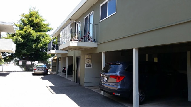316 Alida Way in South San Francisco, CA - Building Photo - Building Photo