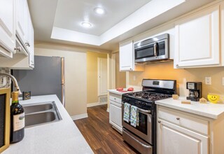 861 Glencliff St in La Habra, CA - Building Photo - Building Photo