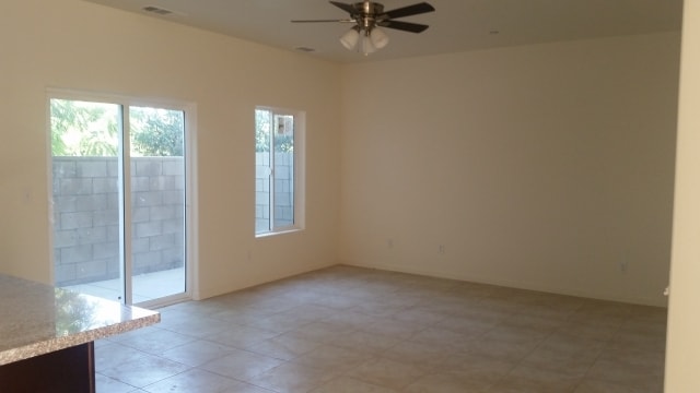 2407 Hughes Ln in Bakersfield, CA - Building Photo - Building Photo